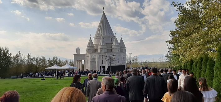 Dünyanın en büyük Ezidi tapınağı Ermenistan'da açıldı